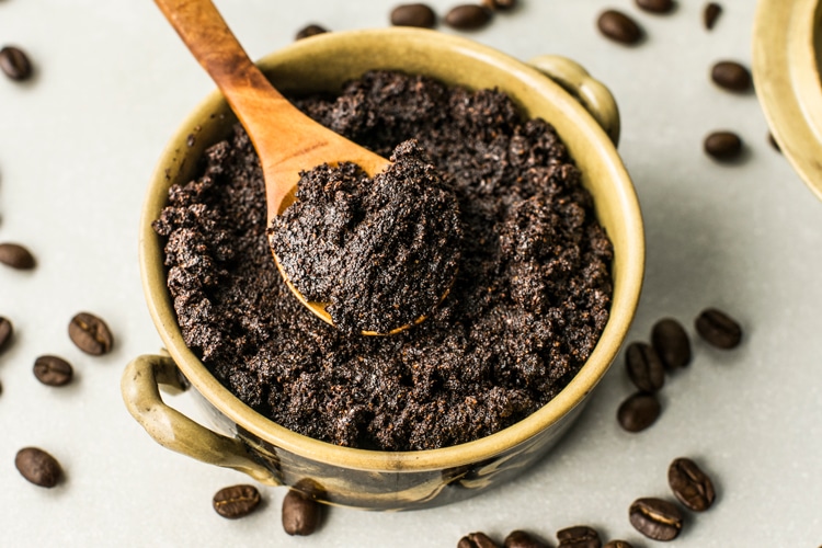 homemade coffee grounds exfoliating scrub